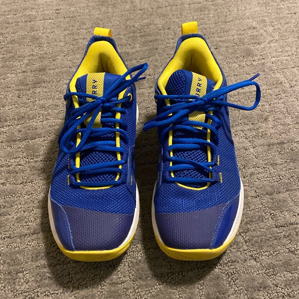 Stephen curry basketball sneakers- great condition!